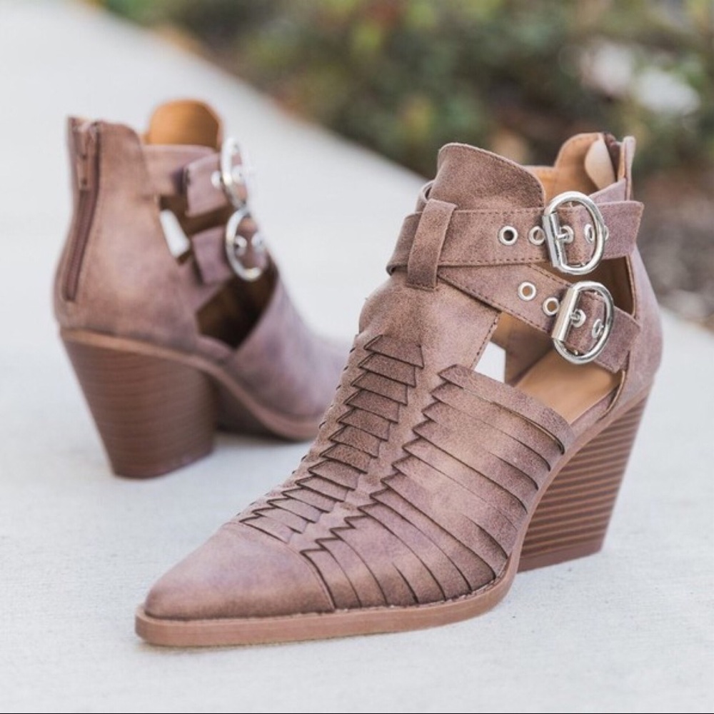 1 LEFT‼️Shianne Buckled Bootie - Picture 2 of 4